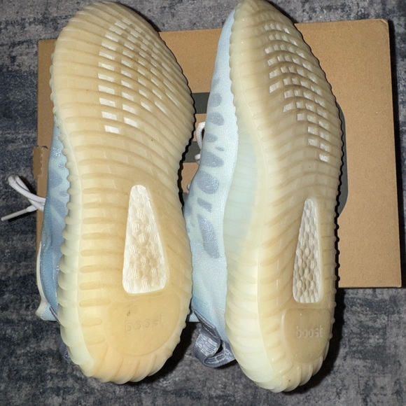 Yeezy Boost 350 V2 Mono Ice - Picture 3 of 5